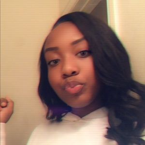 Meet your Posher, Kayla